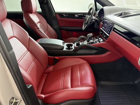 Certified 2023 Porsche Cayenne AWD/4WD image 27