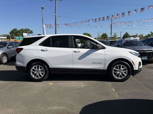 Certified 2024 Chevrolet Equinox LS w/ LS Convenience Package FWD image 5