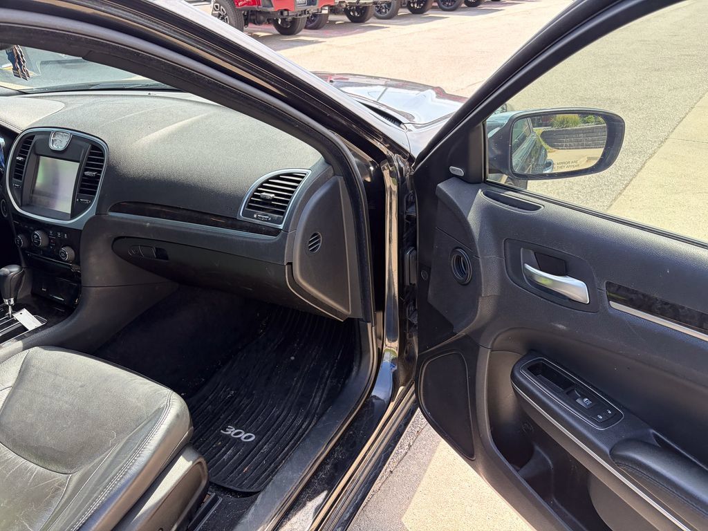 Used 2011 Chrysler 300 Limited RWD image 14