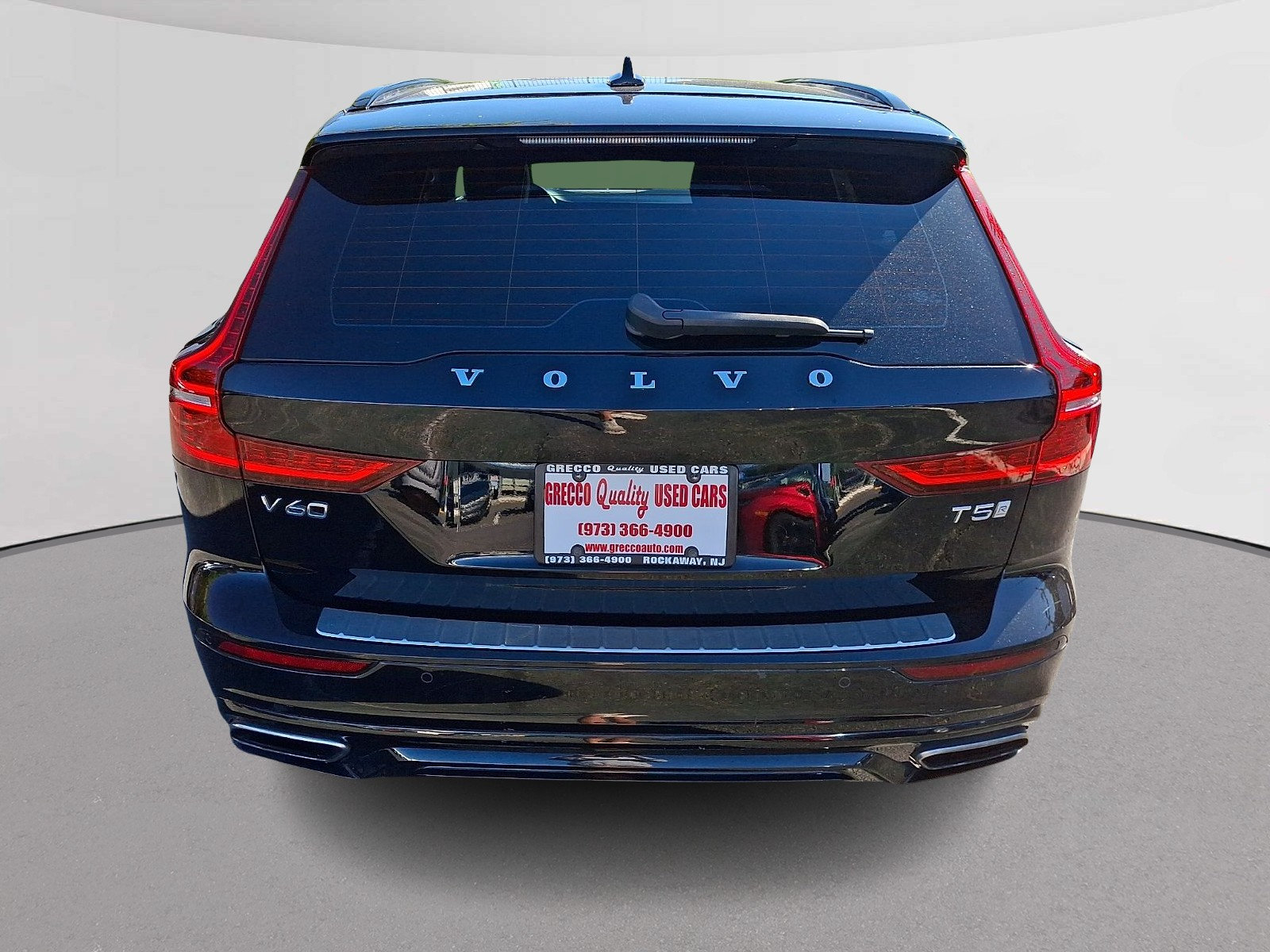Used 2020 Volvo V60 T6 R-Design FWD image 9