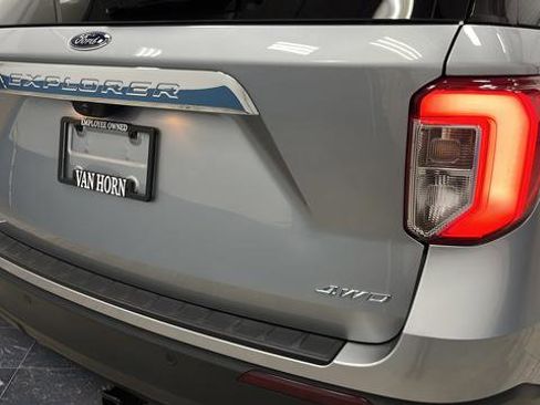Used 2024 Ford Explorer XLT AWD/4WD image 36