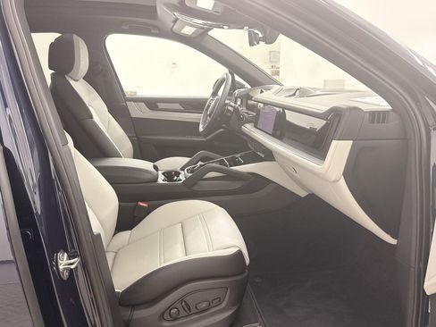 New 2025 Porsche Cayenne image 40