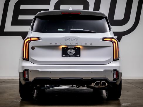 Used 2023 Kia Telluride EX w/ EX Captain's Chair Package FWD image 10