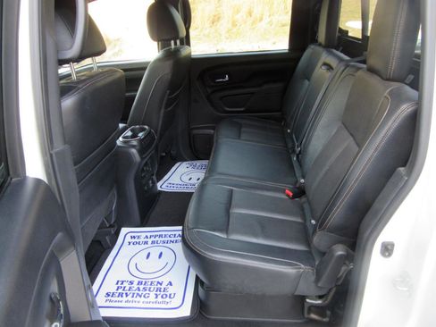 Used 2019 Nissan Titan SL w/ Midnight Edition image 10