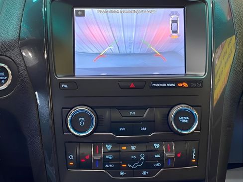 Used 2019 Ford Explorer XLT w/ Equipment Group 202A AWD/4WD image 16