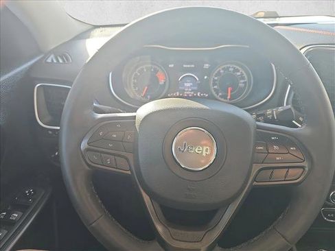 Used 2022 Jeep Cherokee Trailhawk image 15