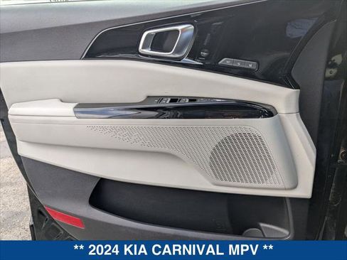 Used 2024 Kia Carnival SX FWD image 10