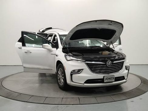 Used 2023 Buick Enclave Essence AWD/4WD image 11