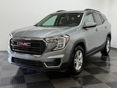 Used 2023 GMC Terrain SLE w/ Driver Convenience Package FWD image 4