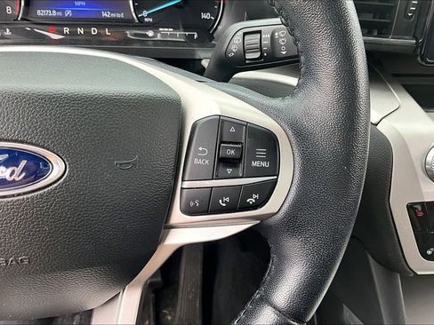 Used 2022 Ford Explorer XLT w/ Equipment Group 202A AWD/4WD image 12