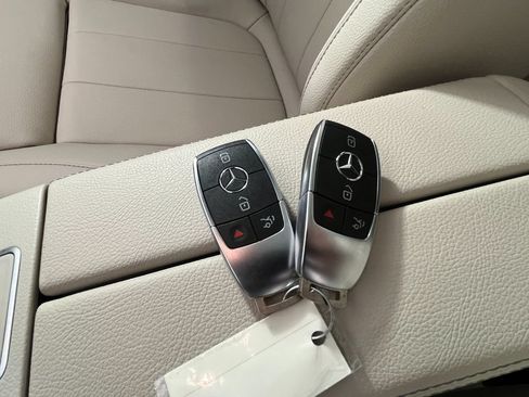 Used 2021 Mercedes-Benz GLB 250 4MATIC image 30