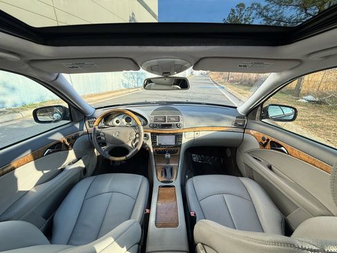 Used 2008 Mercedes-Benz E 350 4MATIC Sedan image 26