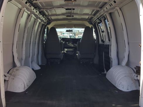 Used 2018 Chevrolet Express 3500 w/ Driver Convenience Package image 10