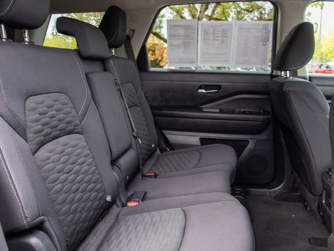 Used 2022 Nissan Pathfinder SV AWD/4WD image 13