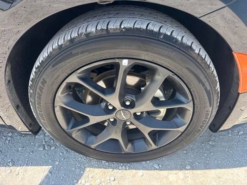 Used 2025 Chrysler Pacifica Limited FWD image 24
