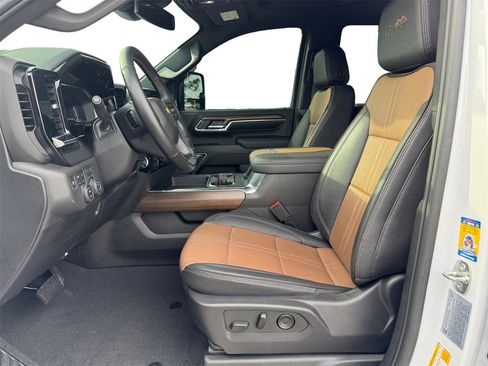 Used 2024 Chevrolet Silverado 2500 High Country w/ Max Trailering Package image 9