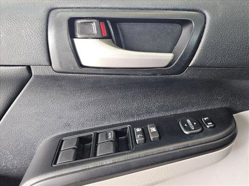 Used 2014 Toyota Camry LE image 6