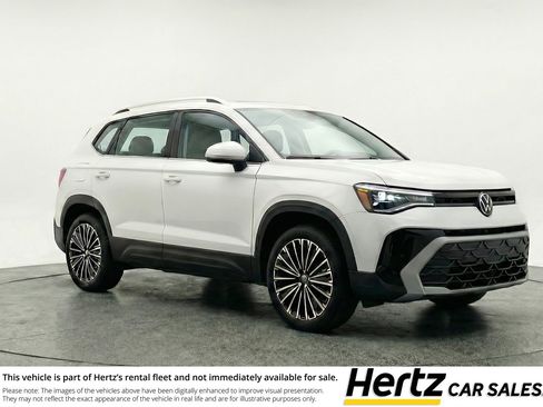 Used 2025 Volkswagen Taos SE FWD image 1
