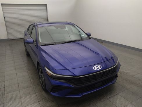 Used 2025 Hyundai Elantra SEL FWD image 14