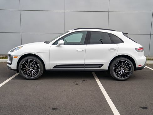New 2026 Porsche Macan image 2