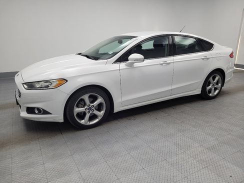 Used 2015 Ford Fusion SE image 2