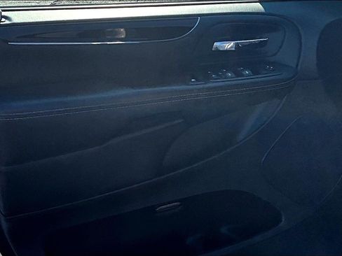 Used 2017 Dodge Grand Caravan SE FWD image 25