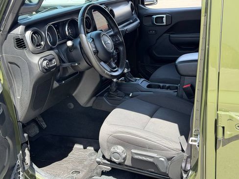 Used 2023 Jeep Gladiator Sport AWD/4WD image 11