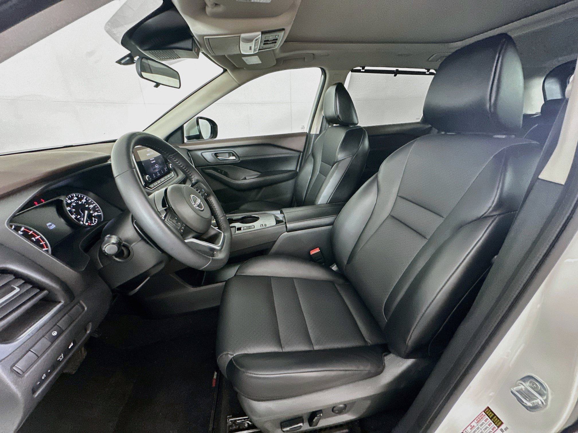 Used 2023 Nissan Rogue SV w/ SV Premium B Package FWD image 13