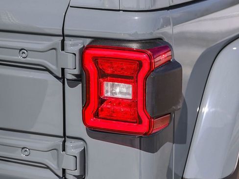 New 2026 Jeep Wrangler Unlimited Sahara AWD/4WD image 10