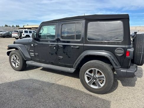 Used 2022 Jeep Wrangler Unlimited Sahara AWD/4WD image 8