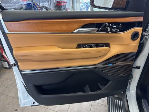 Used 2023 Jeep Grand Wagoneer L Series III w/ HD Trailer Tow Package image 8