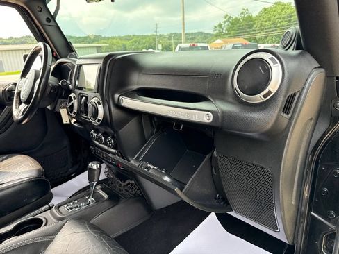 Used 2014 Jeep Wrangler Unlimited Rubicon w/ Connectivity Group AWD/4WD image 37