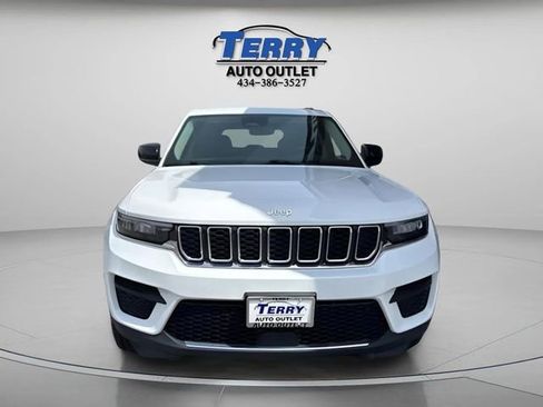 Used 2023 Jeep Grand Cherokee Laredo AWD/4WD image 3
