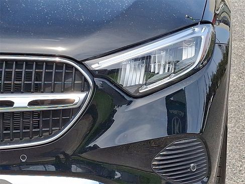 Used 2024 Mercedes-Benz GLC 300 4MATIC image 9