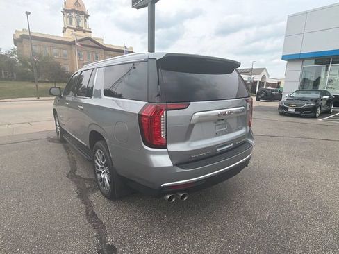 Used 2023 GMC Yukon XL Denali AWD/4WD image 3