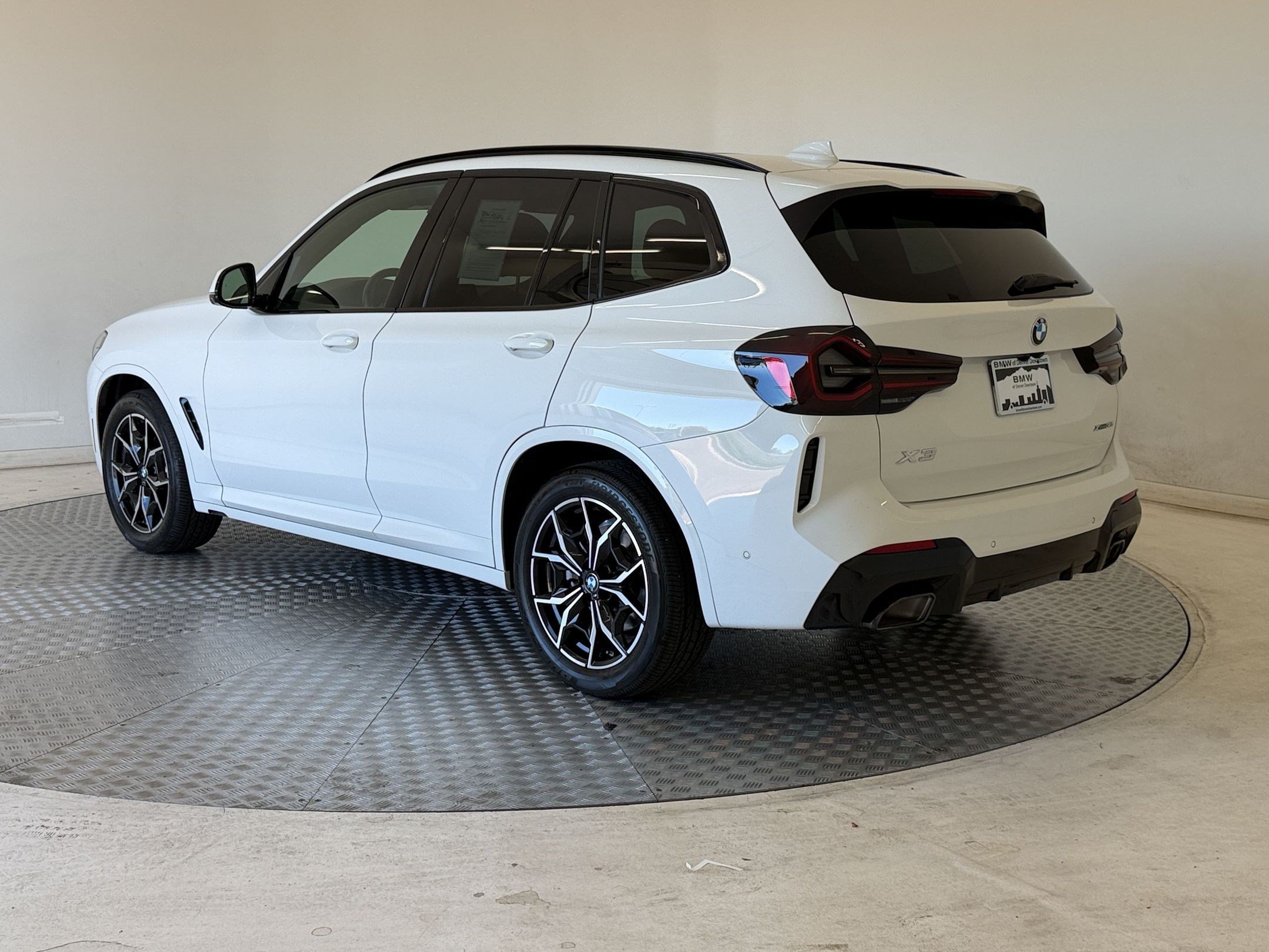 Used 2024 BMW X3 xDrive30i w/ M Sport Package AWD/4WD image 3