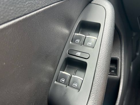 Used 2017 Volkswagen Jetta GLI FWD image 25