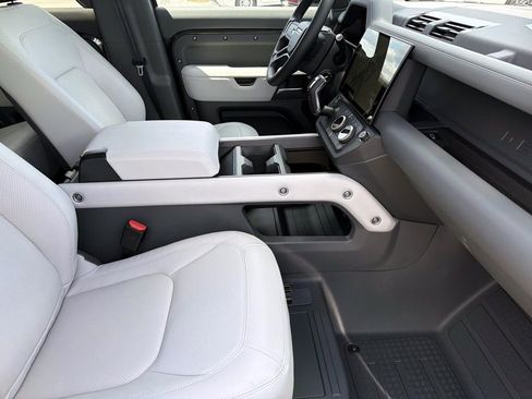 New 2026 Land Rover Defender 110 X-Dynamic SE AWD/4WD image 11