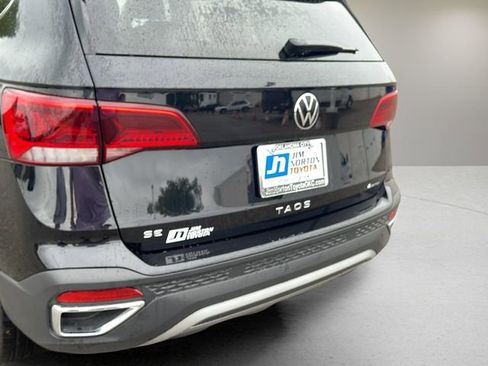 Used 2024 Volkswagen Taos SE image 12