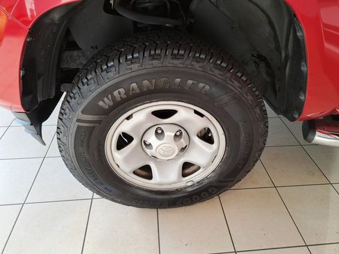 Used 2022 Toyota Tacoma SR image 30