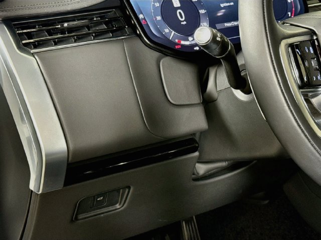 Certified 2024 Land Rover Range Rover SE AWD/4WD image 10