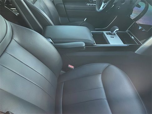 Used 2025 Land Rover Range Rover Long Wheelbase SE image 5
