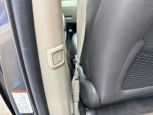 Used 2017 Kia Sedona LX w/ LX Essentials Premium Package image 28