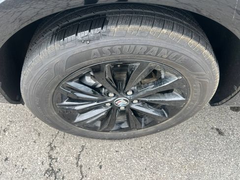 Used 2024 Buick Envista Sport Touring w/ Convenience I Package FWD image 9