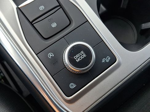 Used 2021 Ford Explorer XLT w/ Equipment Group 202A image 24