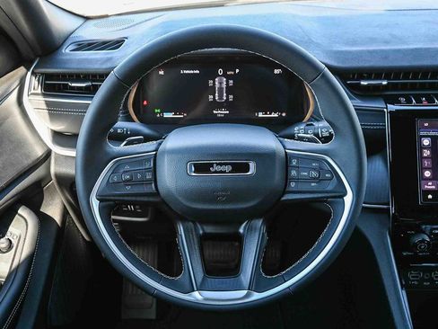 New 2025 Jeep Grand Cherokee Laredo image 23