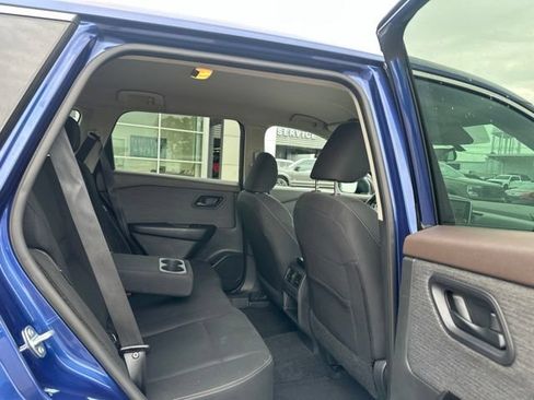Used 2023 Nissan Rogue S FWD image 14