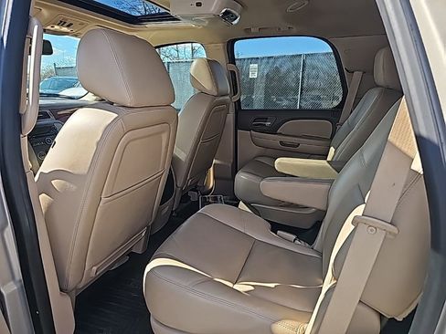 Used 2013 GMC Yukon SLT w/ SLT Chrome Package image 9