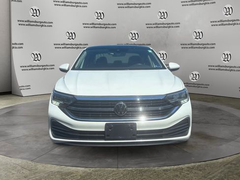 Used 2024 Volkswagen Jetta SE FWD image 8
