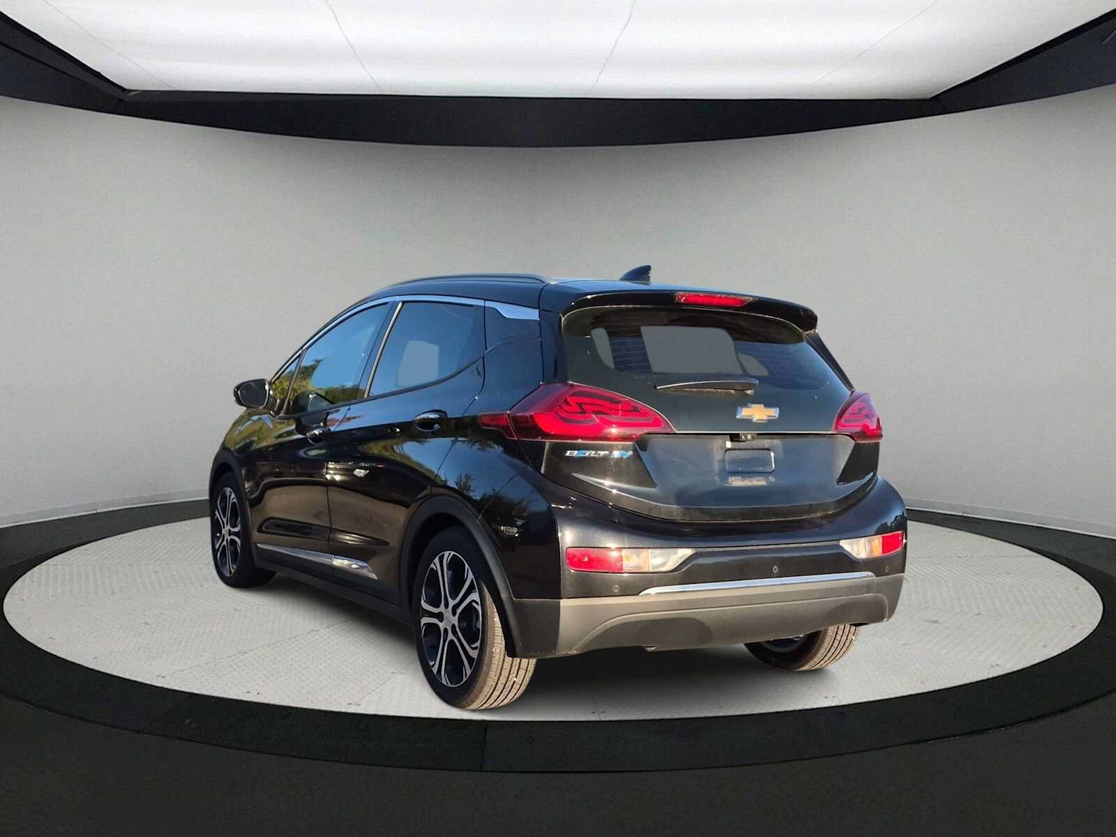 Used 2019 Chevrolet Bolt Premier w/ Infotainment Package FWD image 6